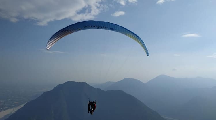 Record mondiale di volo in parapendio biposto nei cieli di Gemona del Friuli